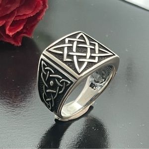 PeterStone: Scrollwork Pentacle Ring すくな 